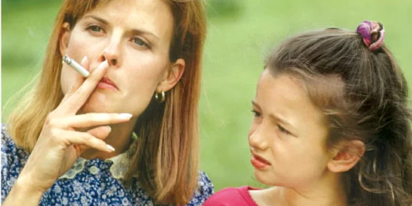 Fumul de ţigară inhalat de copii le sensibilizează plămânii 
