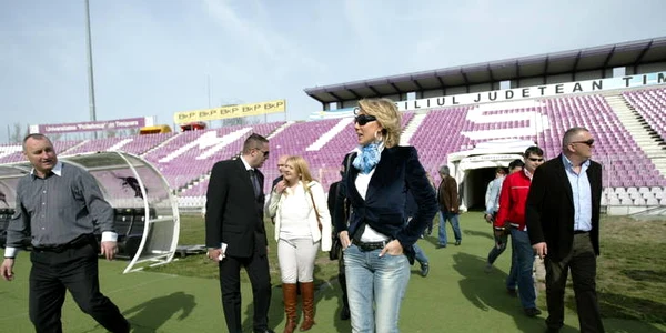 Lepa Brena pe stadionul "Dan Păltinișanu"