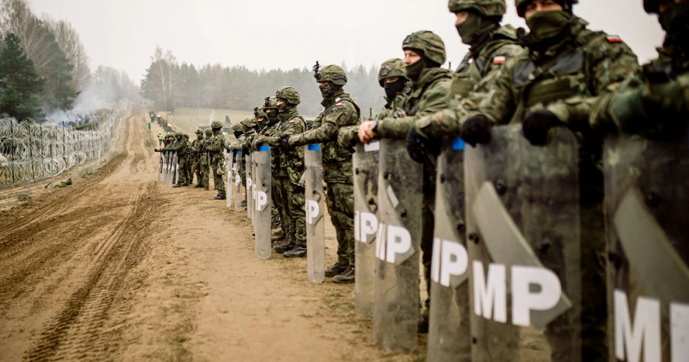 Soldaţi polonezi mobilizaţi la graniţa cu Belarus pentru a stopa un val de migranţi ilegali FOTO EPA-EFE