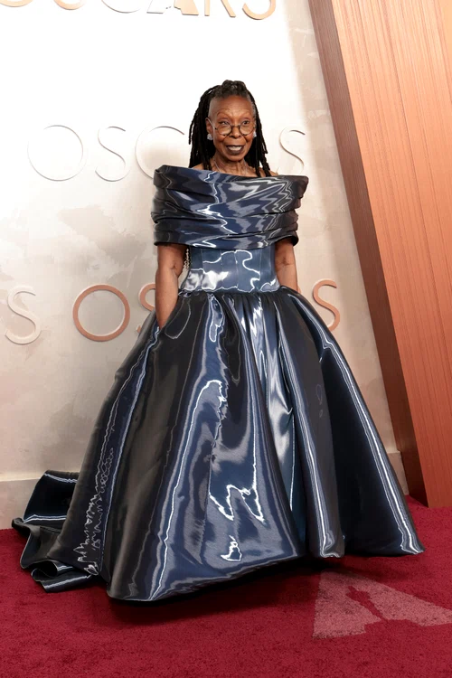 Whoopi Goldberg a purtat o rochie voluminoasă de la Christian Siriano (Foto: GettyImages)