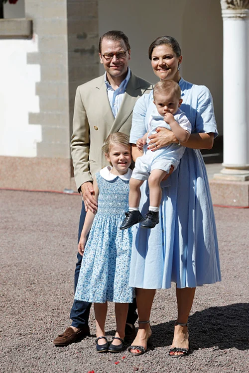 Prințesa Victoria, alături de soțul său, Prințul Philip și cei doi copii ai lor