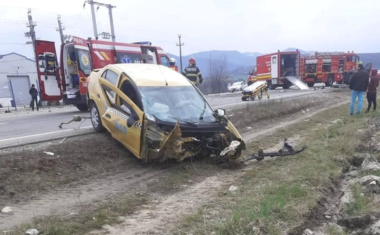 Accident rutier pe DN 1 - Sibiu soldat cu trei morţi - singura supravieţuitoare - o gravidă se zbate între viaţă şi moarte Foto Adevărul