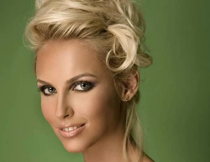 
    Andreea Spătaru a fost prima asistentă tv de la emisiunea ''Neaţa cu Răzvan şi Dani''FOTO: Arhiva personală  