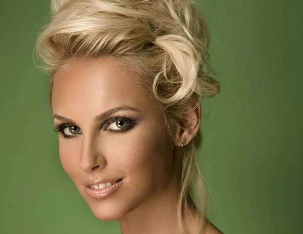 Andreea Spătaru a fost prima asistentă tv de la emisiunea ''Neaţa cu Răzvan şi Dani''FOTO: Arhiva personală