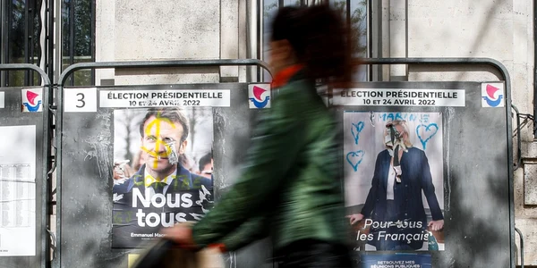 Afişe electorale Paris FOTO EPA-EFE