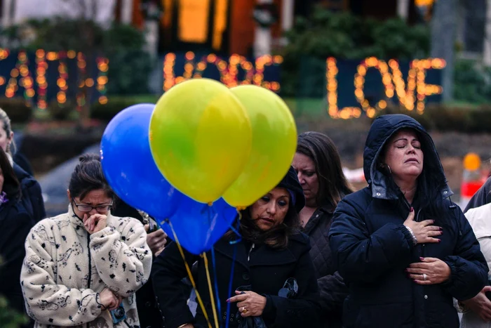 Familiile victimelor atacului din Newtown sunt de neconsolat FOTO: Reuters