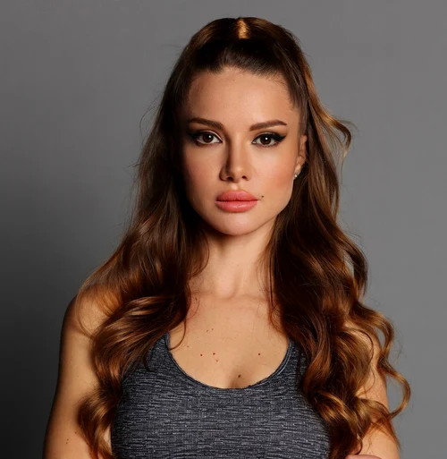 Așa arată Otilia Bilionera cu machiaj foto; Pro TV