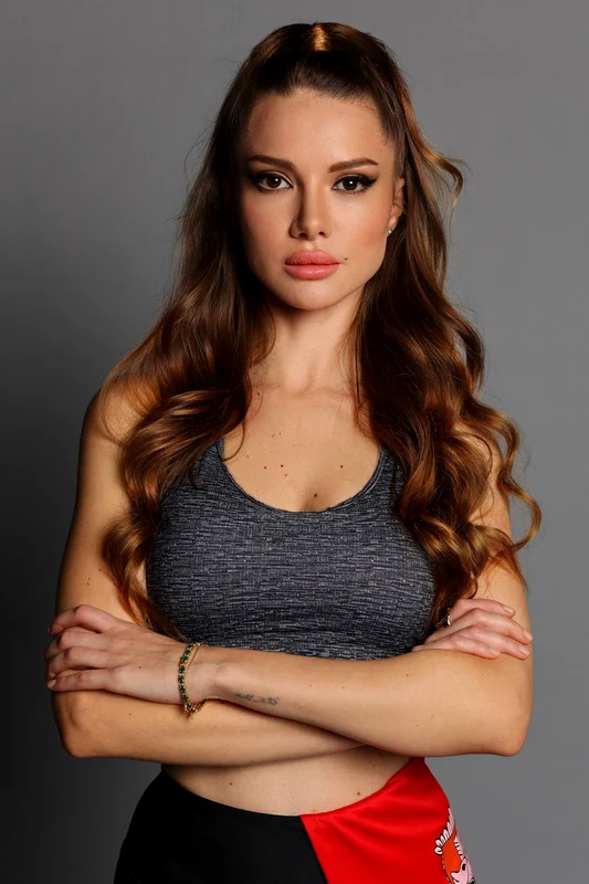 2 Otilia Bilionera la survivor jpeg