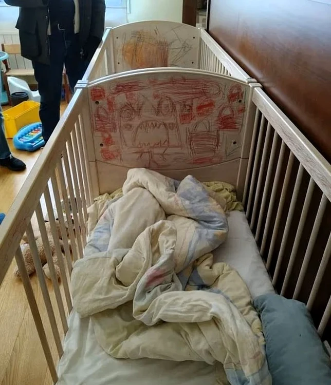 Pătuțurile copiilor aveau desene tulburătoare