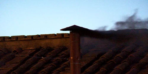 fum negru la vatican FOTO Vatican News