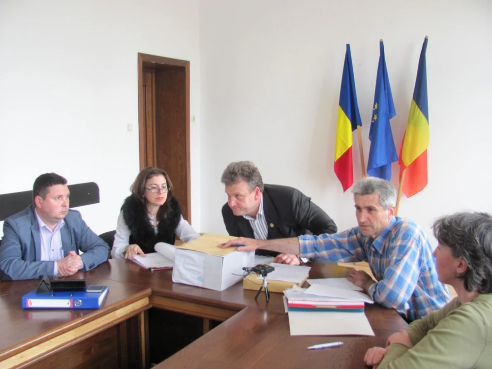 Aspect din momentul deschiderii ofertelor FOTO Sabina Ghiorghe