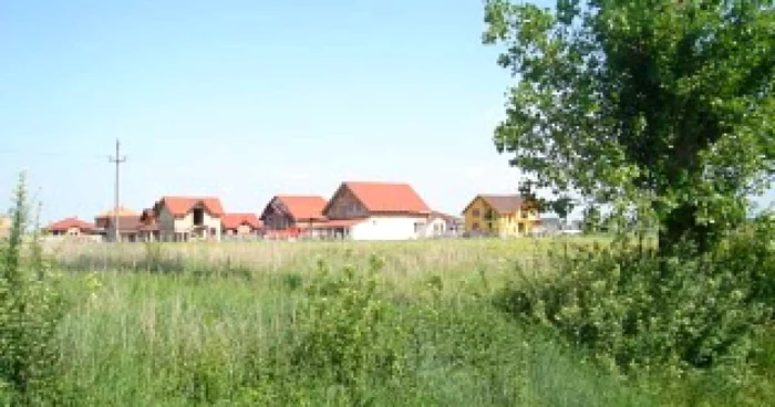 Trupul fetiţei a fost găsit abandonat în tufişuri