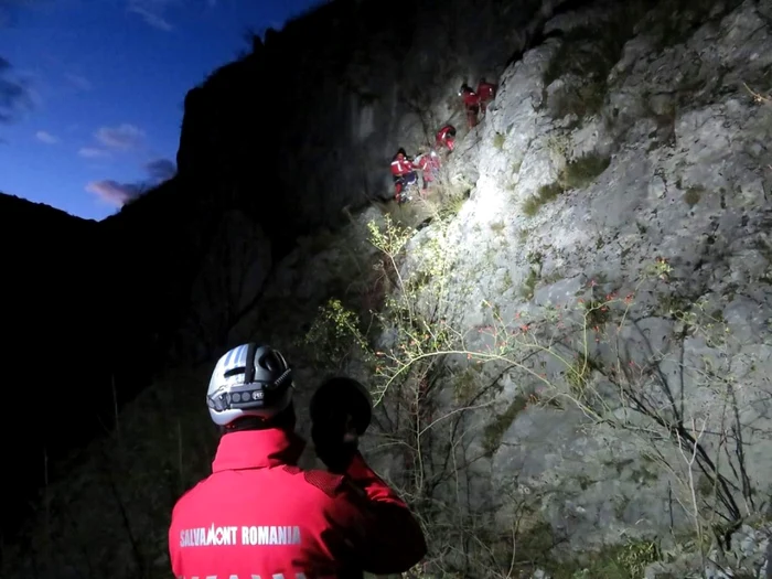Doi turişti au fost coborâţi din munţi de salvamontişti
