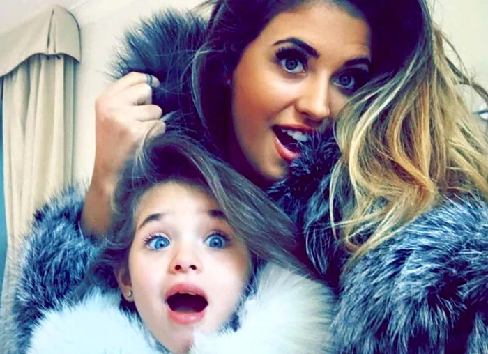 
    Antonia petrecere Crăciunul cu fetia ei în Italiafoto: arhiva personală  