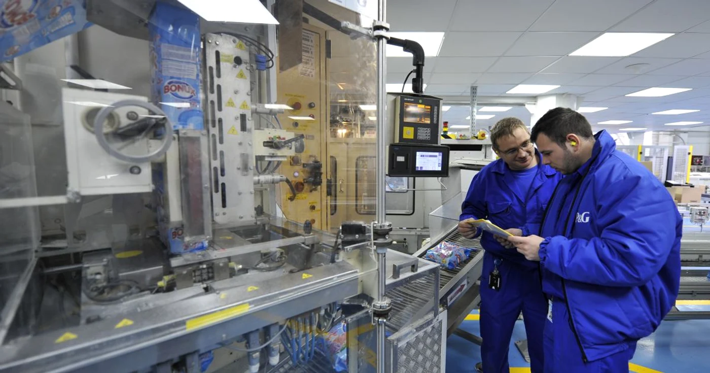 Procter & Gamble a cumpărat în 1995 fabrica de detergenţi şi înălbitori Detergenţi SA Timişoara, investiţia iniţială depăşind 40 de milioane de dolari