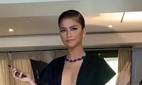Zendaya,  cea mai tânără  câştigătoare  a purtat  costumaţie  Christopher  John Rogers jpeg