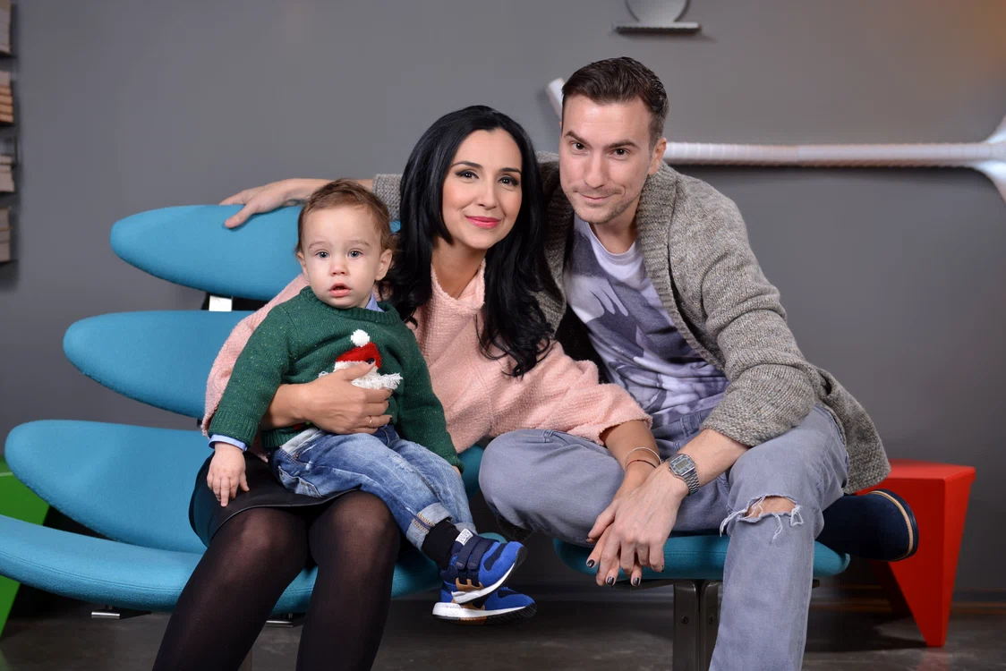 Emma Zeicescu și Claudiu Popa, prezentator de știri de la Realitatea TV, au împreună un băiețel pe care l-au botezat Rafael Idris