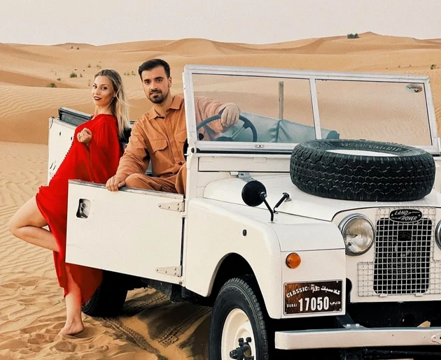 Iulia apare în  videoclipul filmat  de Liviu în Dubai