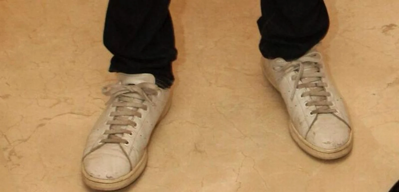 
    Pantofii sport, purtaţi în exces, i-au stricat toată imaginea vedetei tv Foto: Sever Gheorghe  