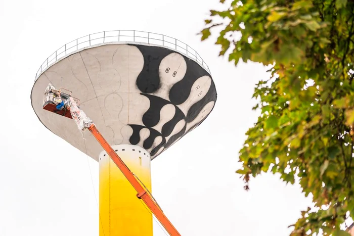 Turnul de apă transformat în operă de artă. FOTO: Vlad Cupșa