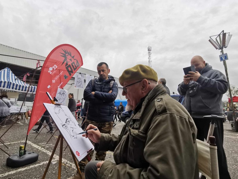 Artist român, alungat din centrul Timișoarei, apreciat la Novi Sad. Radu Clețiu a făcut portretele sârbilor din Najlon Pijaca VIDEO FOTO 