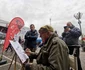 Caricaturistul Radu Clețiu în piața din Novi Sad FOTO Ștefan Both