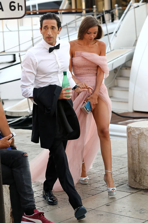 Adrien Brody și Lara Lieto, după o petrecere pe iaht la Saint Tropez
