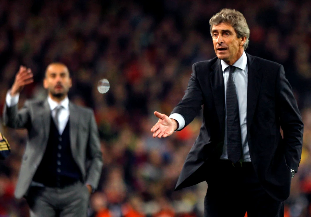 
    Manuel Pellegrini (dreapta) a trebuit să se recunoască învins în faţa lui Guardiola (plan îndepărtat)  