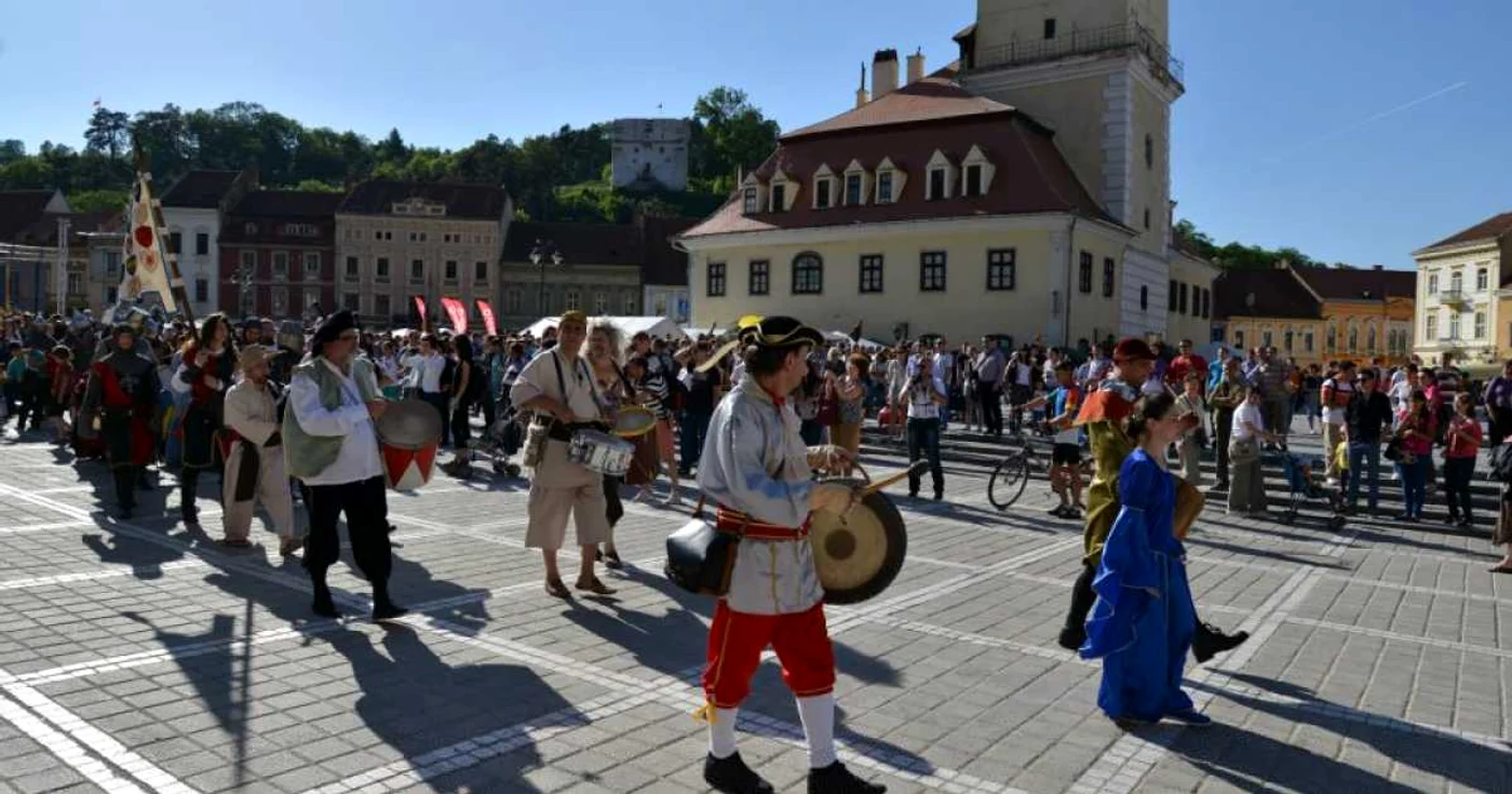 Sărbătoarea a adunat mii de oameni doar în Piaţa Sfatului. FOTOPrimăria Braşov.