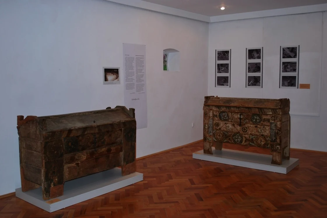 Lăzi de zestre Foto muzeulastra com