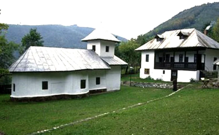 Mănăstirea Locurele se află în Defileul Jiului                                                  Foto: www.crestinortodox.ro