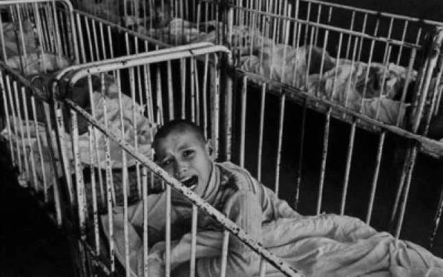 Denunț penal după ce aproape 500 de minori au murit într-un cămin-spital din Dâmbovița. IICCMER: „Loc de exterminare a copiilor”