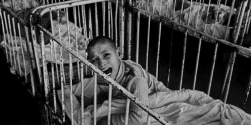 Imagine dintr-un orfelinat românesc din anii '90