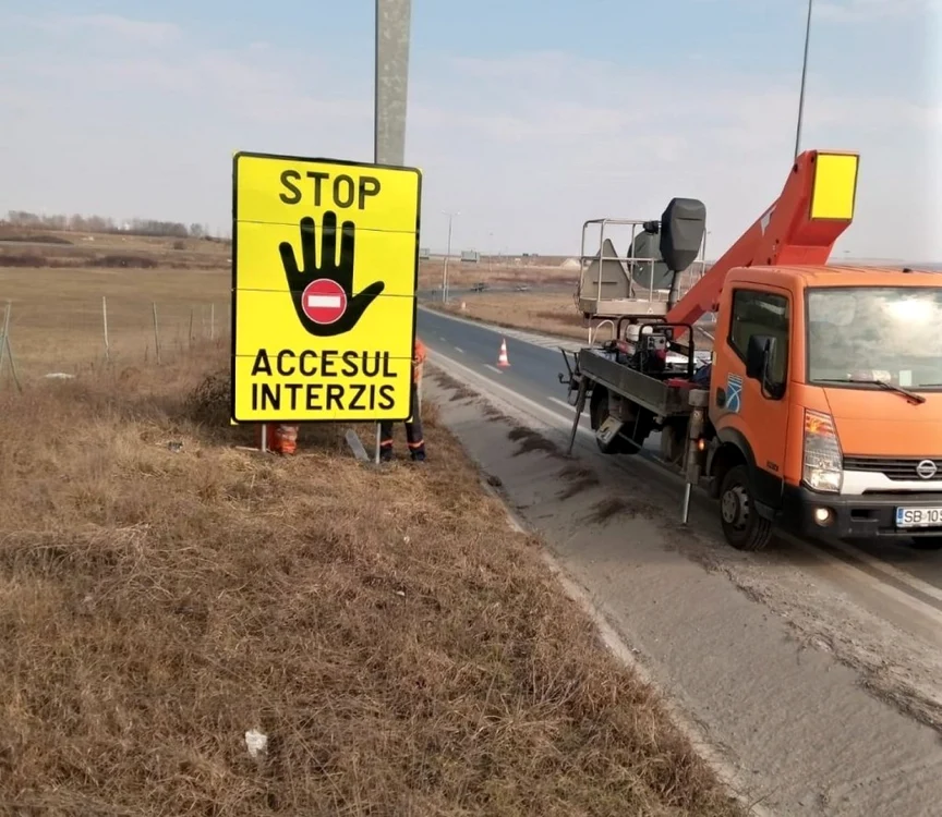 Indicator instalat pe o bretea aferentă autostrăzii A1