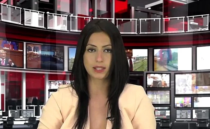 
    Enki Bracaj (21 de ani) a prezentat un jurnal de știri descheiată la sacoufoto: captură video  