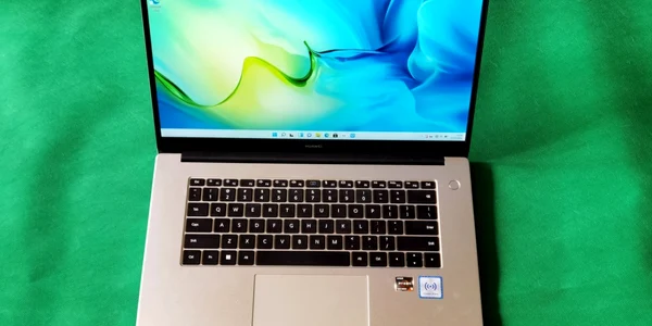 Huawei MateBook D15 FOTO Adrian Pogîngeanu