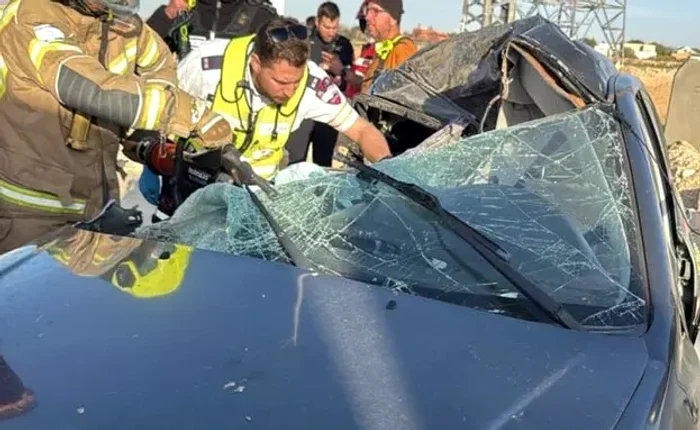 Mașina în care se aflau Tal și fratele acesteia: mako.co.il