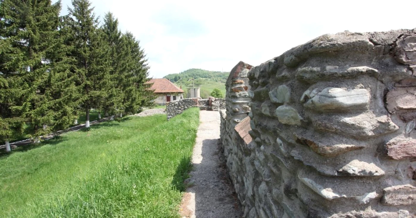 Castrul Jidova, locul de desfăşurare a evenimentului,  este unul dintre cel mai
bine păstrate din întreaga Dacie romană