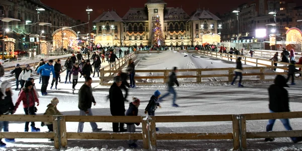 Cel mai mare şi modern patinoar este amplasat în Piaţa „Mihai Viteazul“ din Bănie