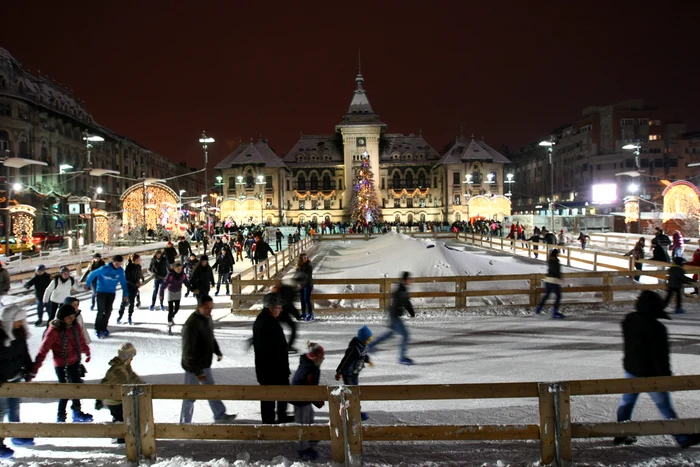 Cel mai mare şi modern patinoar este amplasat în Piaţa „Mihai Viteazul“ din Bănie