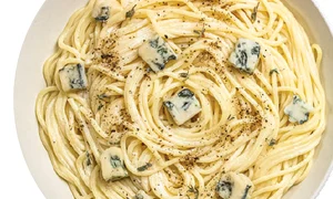 spaghete cu sos de branz cu mucegai jpg