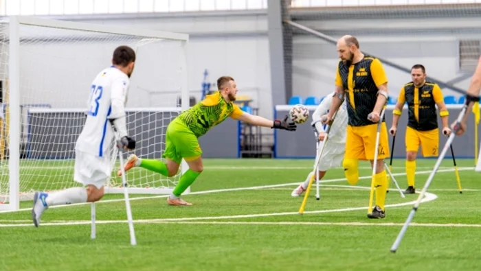 Fotbal în cârje