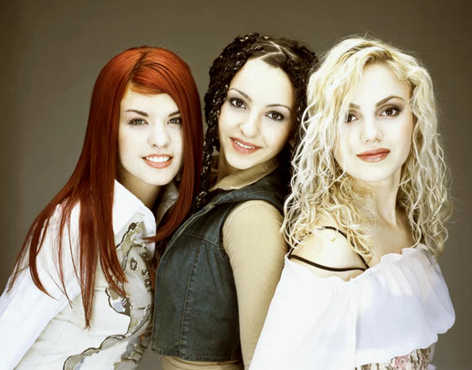 
    Giulia Anghelescu (31 de ani), Claudia Pavel (31 de ani) şi Elena Vasilache alias Selena făceau senzație cu trupa Candy  