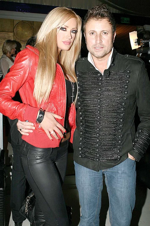 Designerul şi blonda s-au cuplat în vara lui 2009 