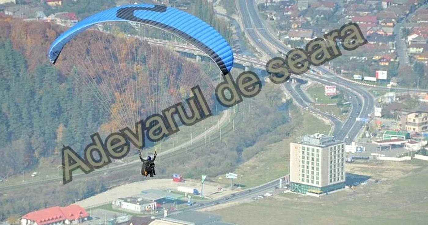Intrarea în Braşov de la Bunloc, văzută din parapantă