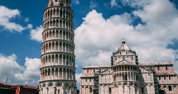 Celebrul turn înclinat din Pisa se află pe aceeaşi listă cu castelul Bran. FOTO: Pexels.com