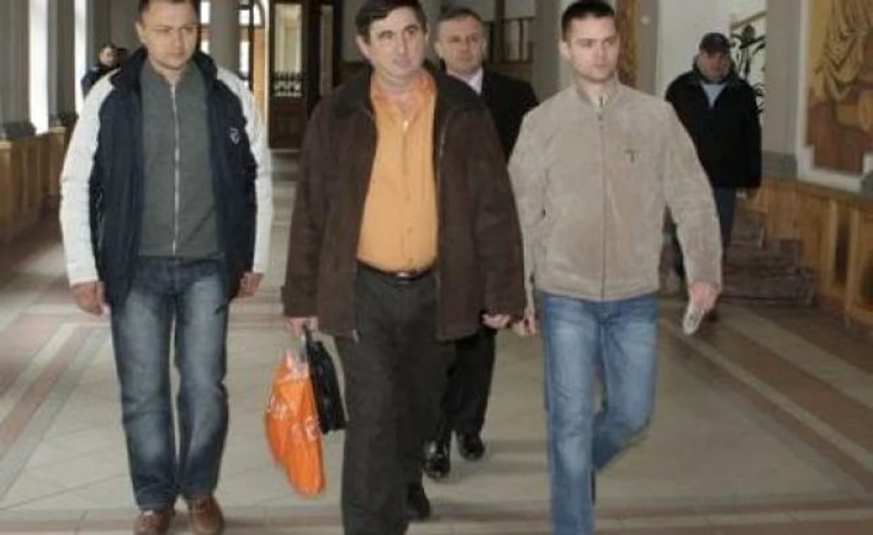 Medicul Ioan Dobrescu (în mijloc)