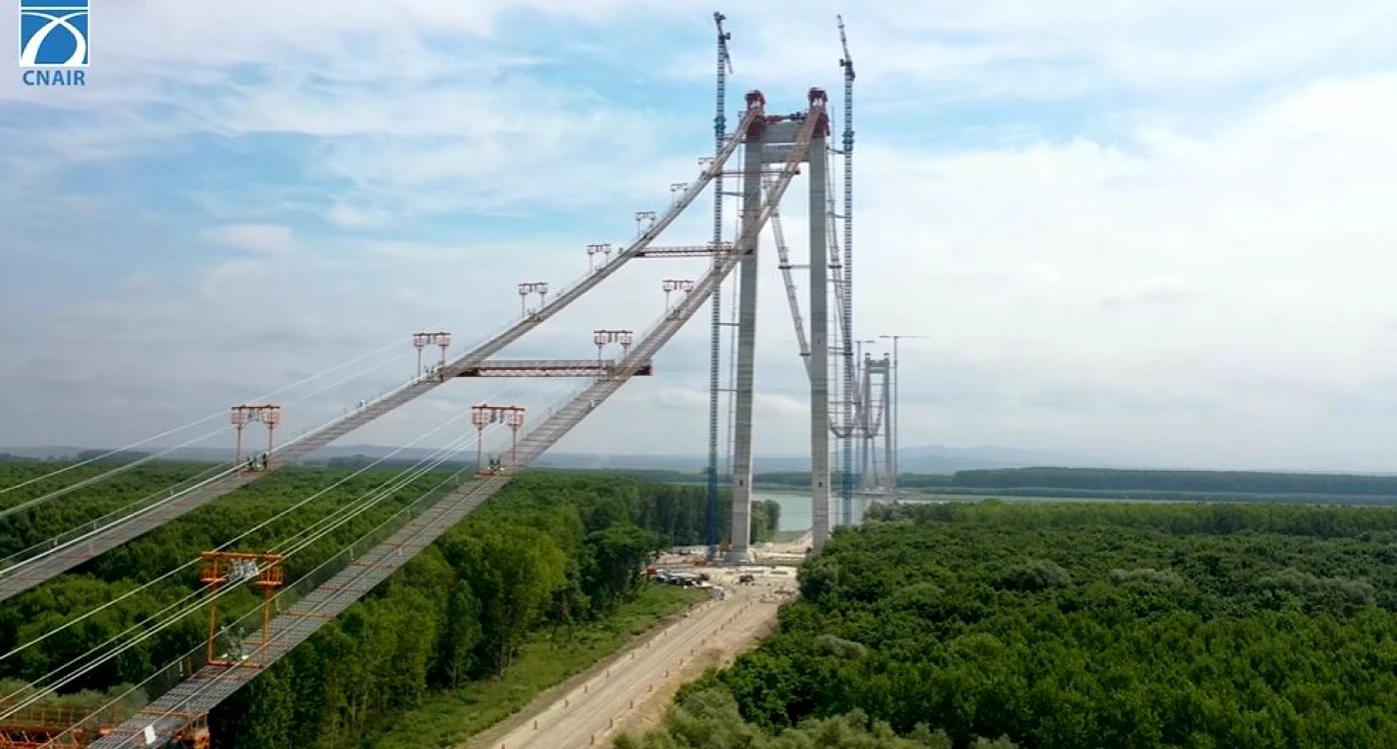 Pod suspendat peste Dunăre