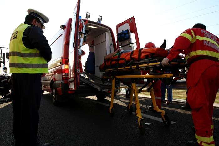 Rănitul de la Tecuci a fost luat cu ambulanţa.