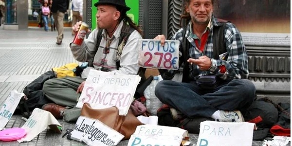 Jose Manuel şi Lyndom, "la muncă", pe stradă Sursa: lazybeggers.net23.net
